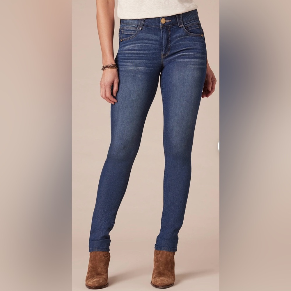 NWOT - DEMOCRACY Women’s Blue Denim “Ab Solution” Technology Booty Lift Jeans
